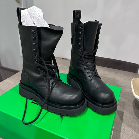 Bottega Veneta
Lug Sole Combat Boots - Picture 14 of 17